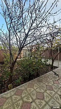 Satılır 8 otaqlı həyət evi