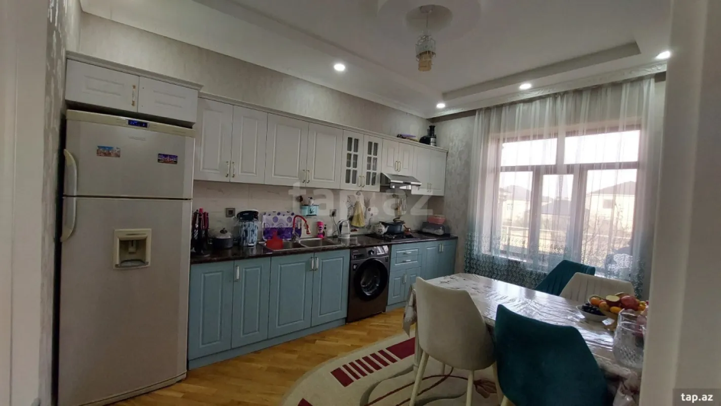 Satılır 8 otaqlı həyət evi