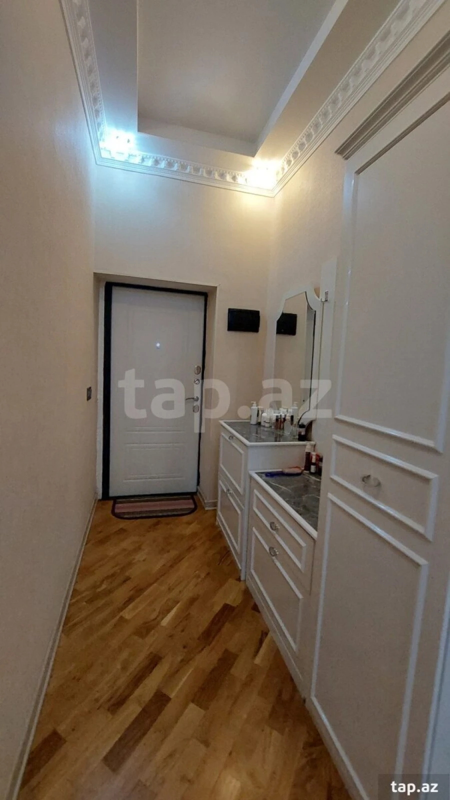 Satılır 8 otaqlı həyət evi