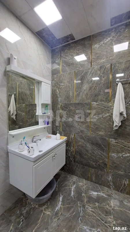 Satılır 8 otaqlı həyət evi