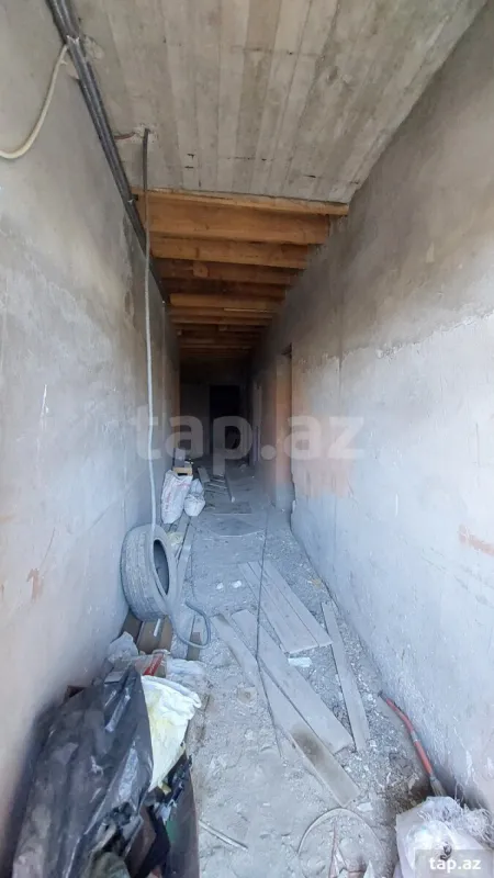 Satılır 8 otaqlı həyət evi