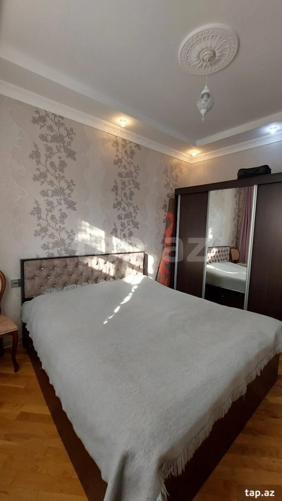 Satılır 8 otaqlı həyət evi