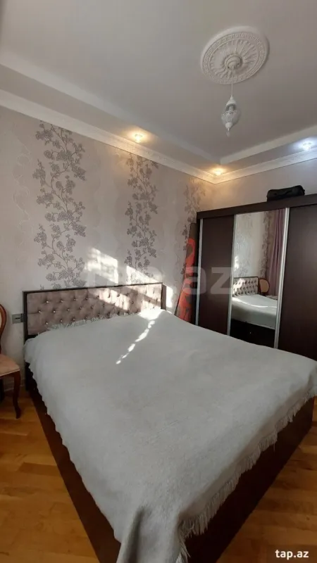 Satılır 8 otaqlı həyət evi