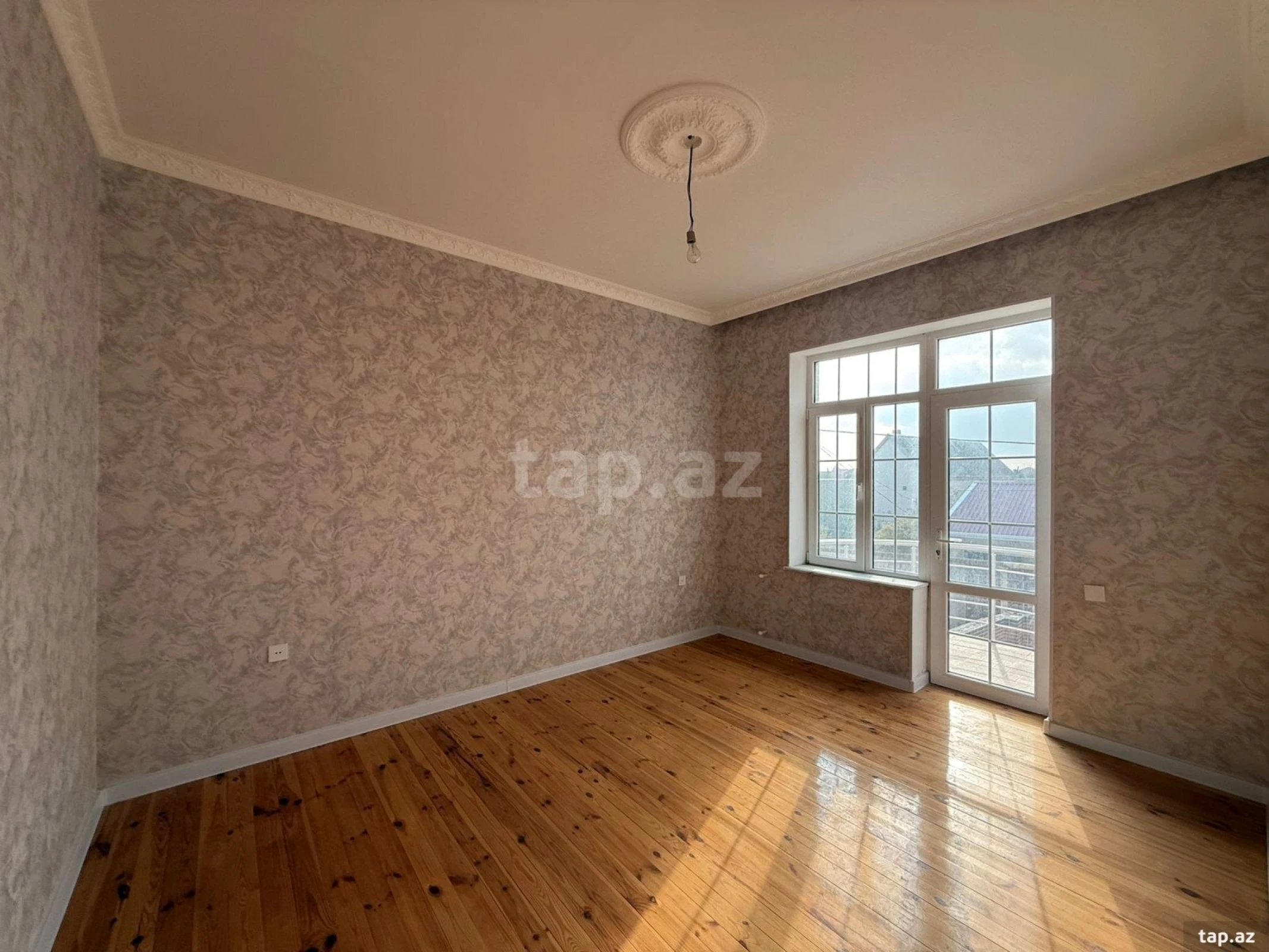 Satılır 7 otaqlı həyət evi