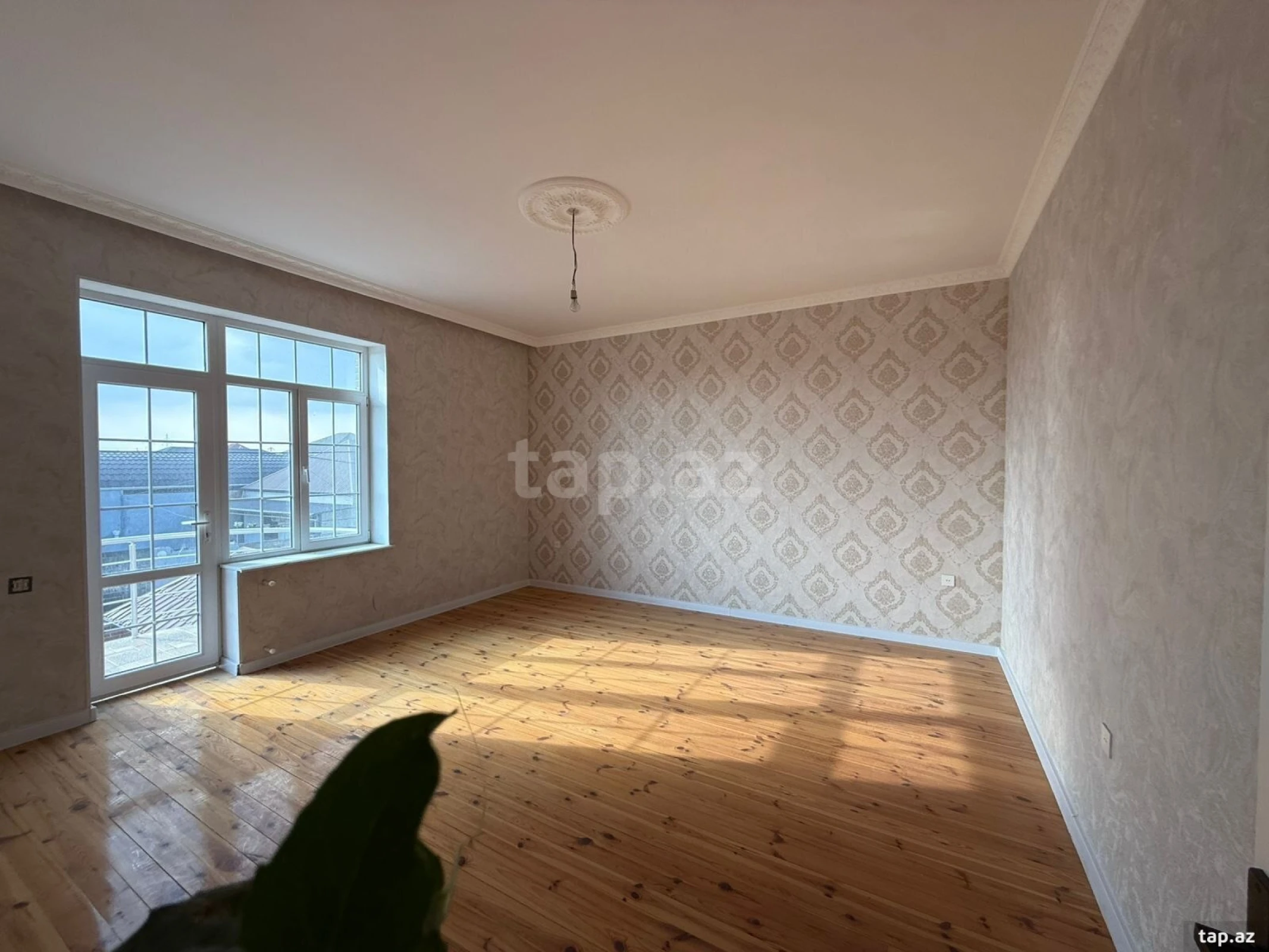 Satılır 7 otaqlı həyət evi