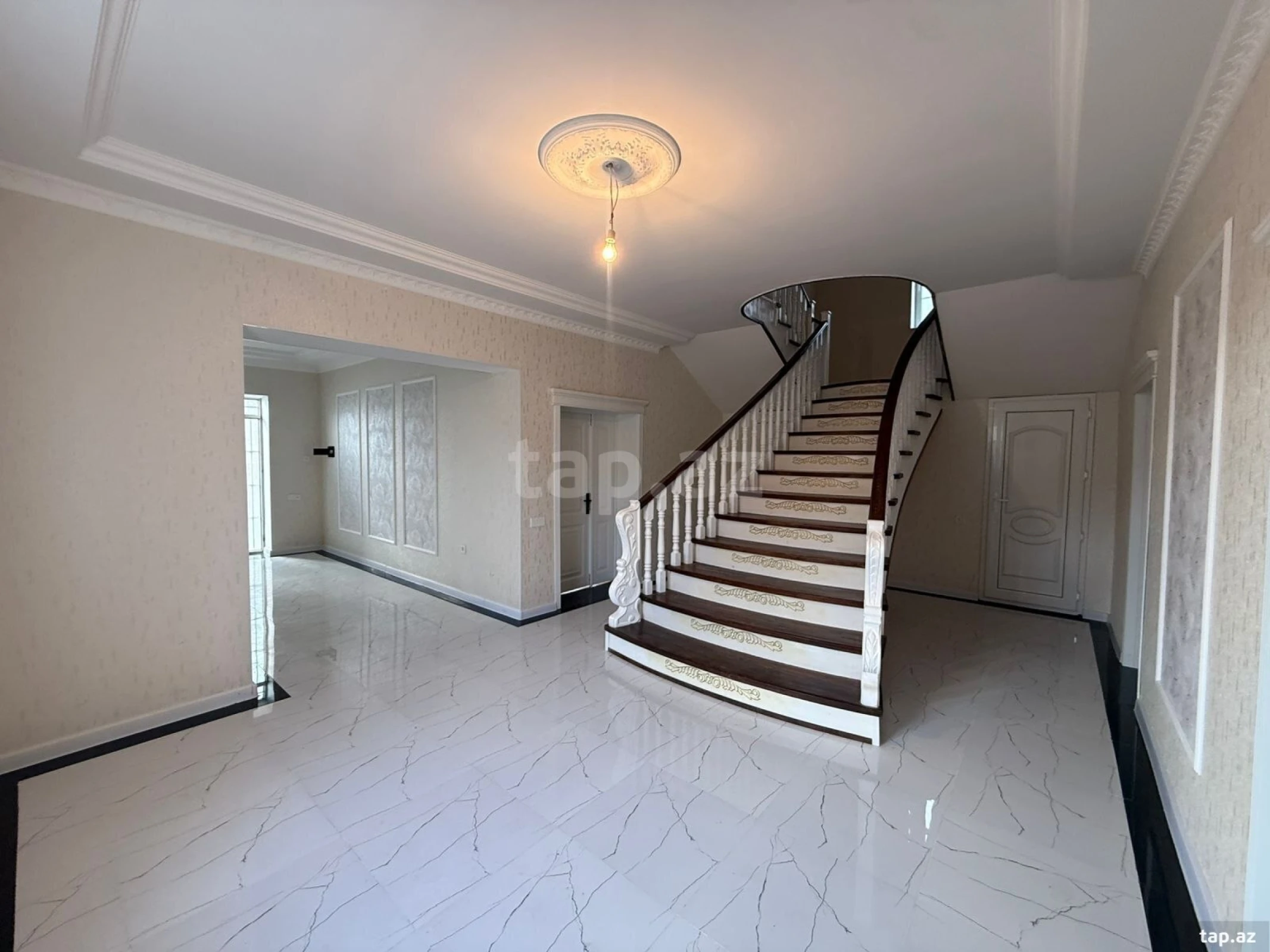 Satılır 7 otaqlı həyət evi