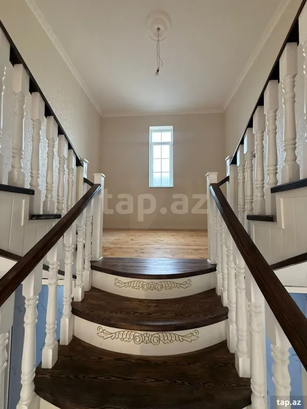 Satılır 7 otaqlı həyət evi