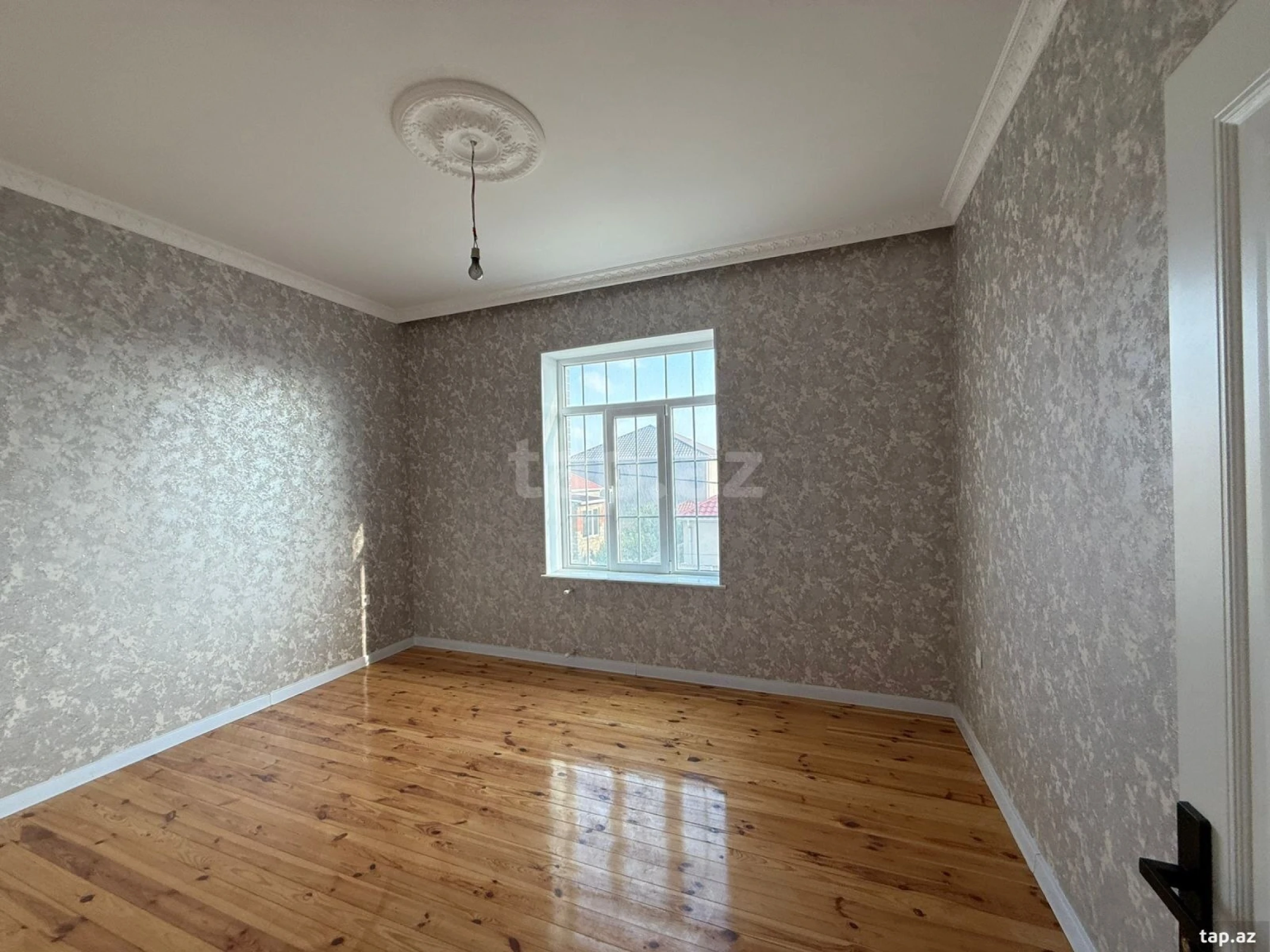 Satılır 7 otaqlı həyət evi