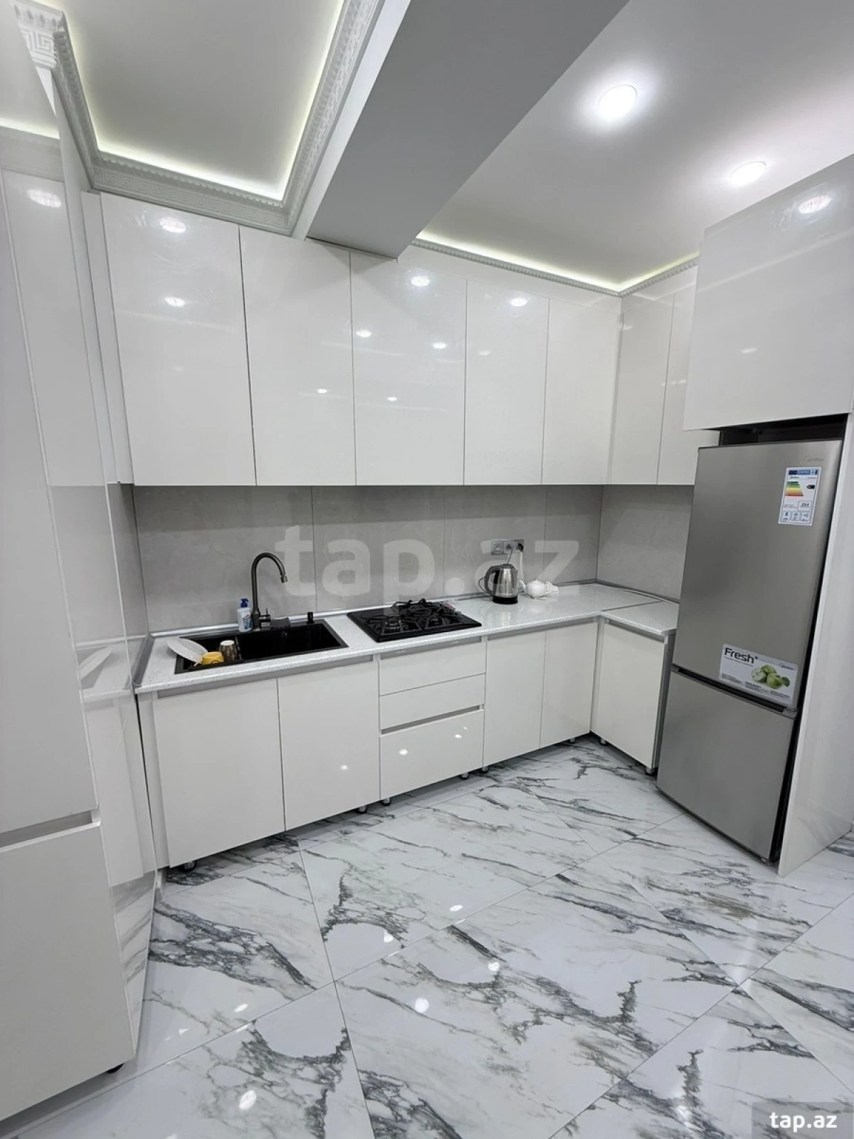 Kirayə verilir 2 otaqlı yeni tikili 52 m²