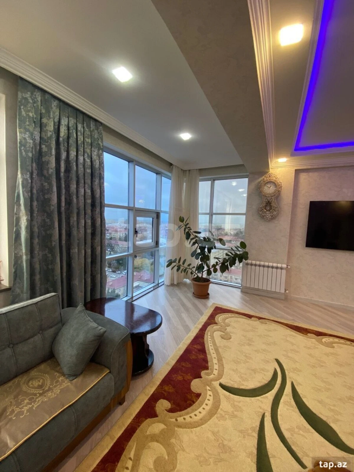 Satılır 3 otaqlı yeni tikili 130 m²