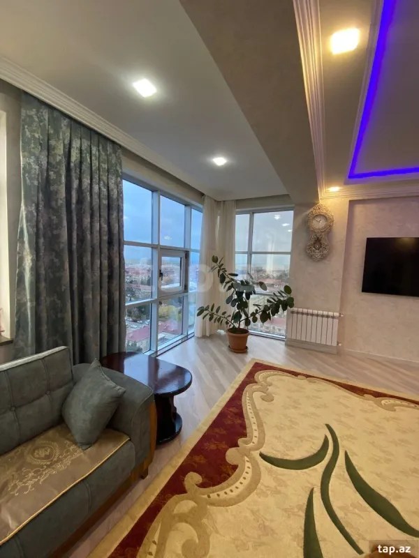 Satılır 3 otaqlı yeni tikili 130 m²