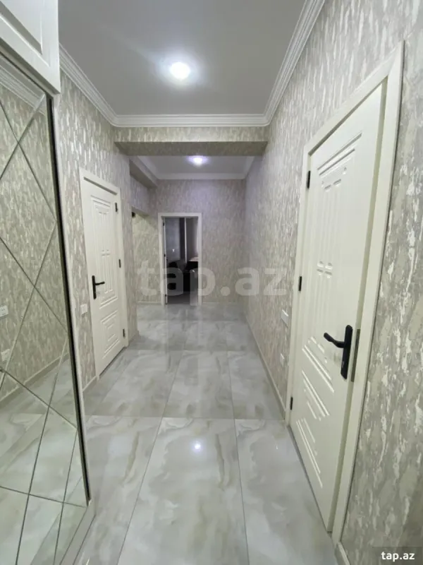 Satılır 3 otaqlı yeni tikili 130 m²