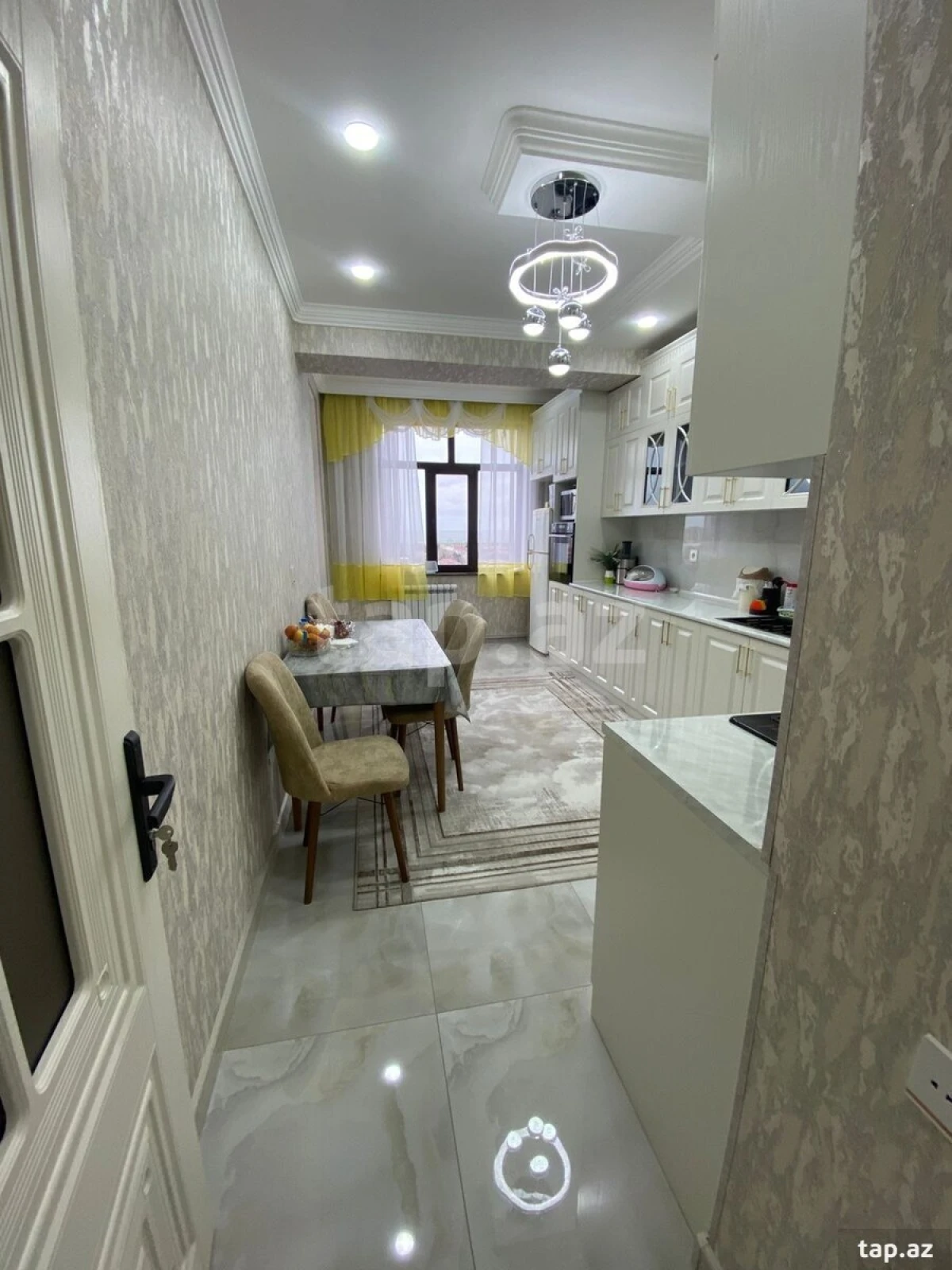 Satılır 3 otaqlı yeni tikili 130 m²