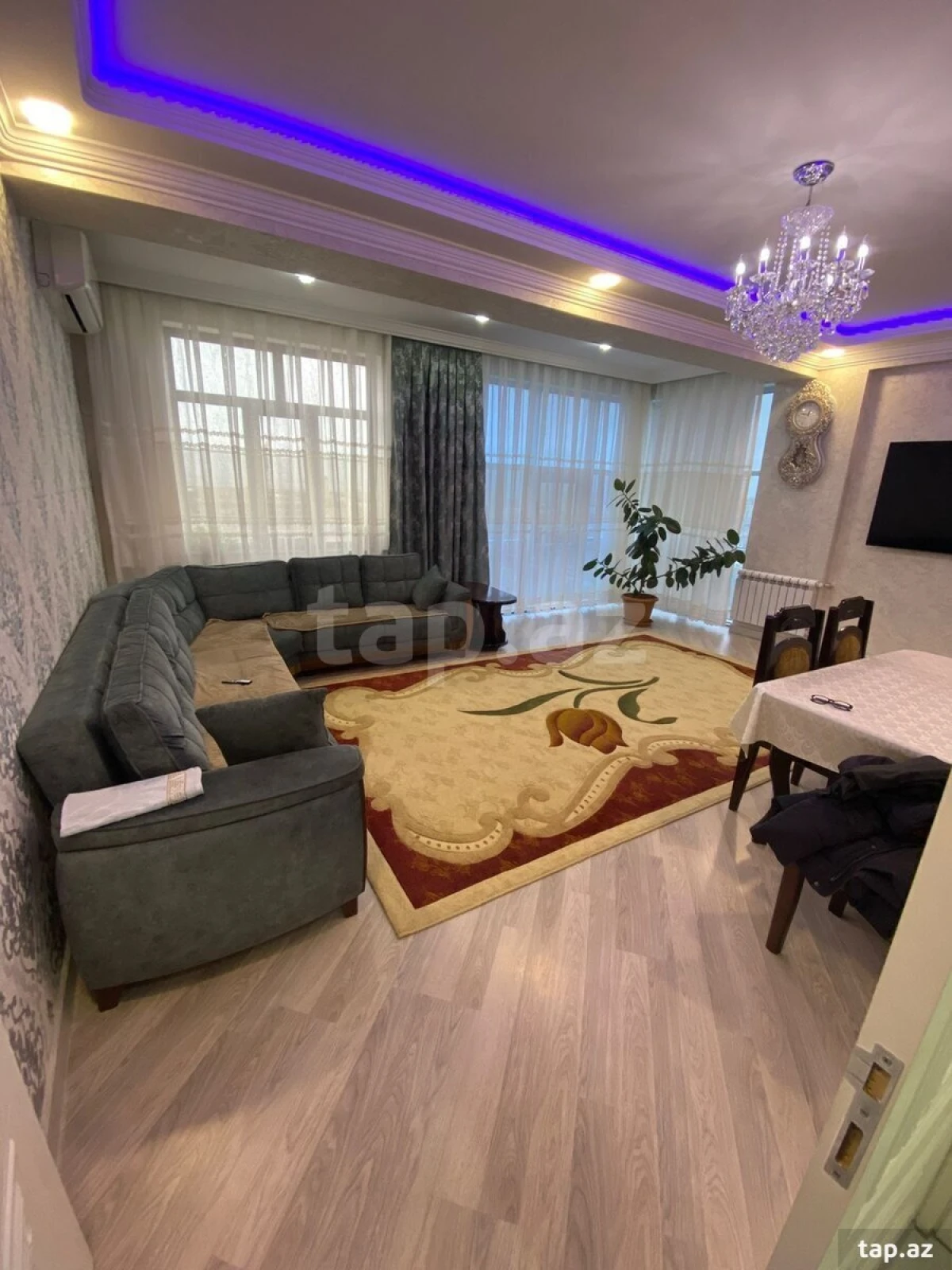 Satılır 3 otaqlı yeni tikili 130 m²