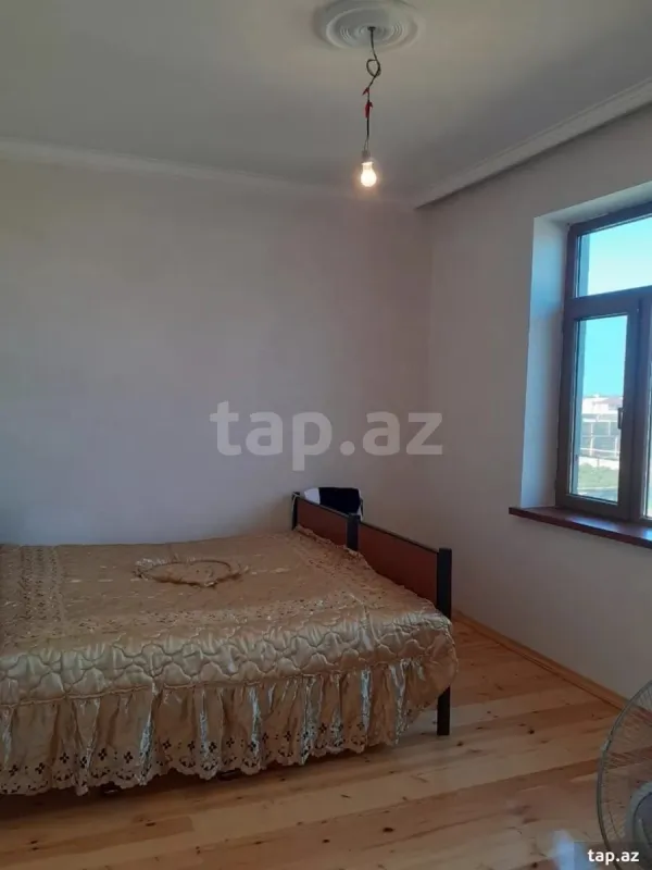 Satılır 4 otaqlı həyət evi