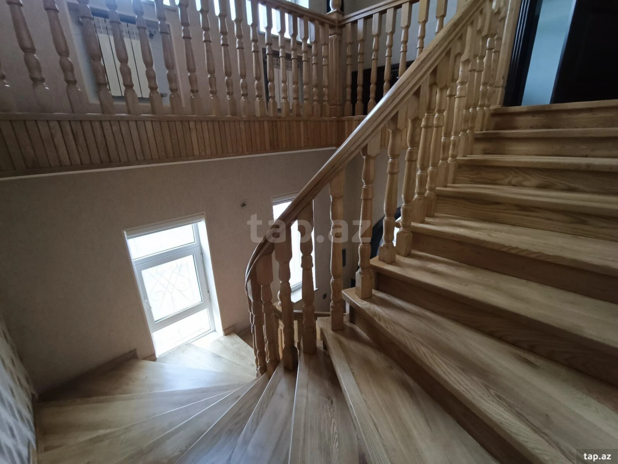 Satılır 7 otaqlı həyət evi