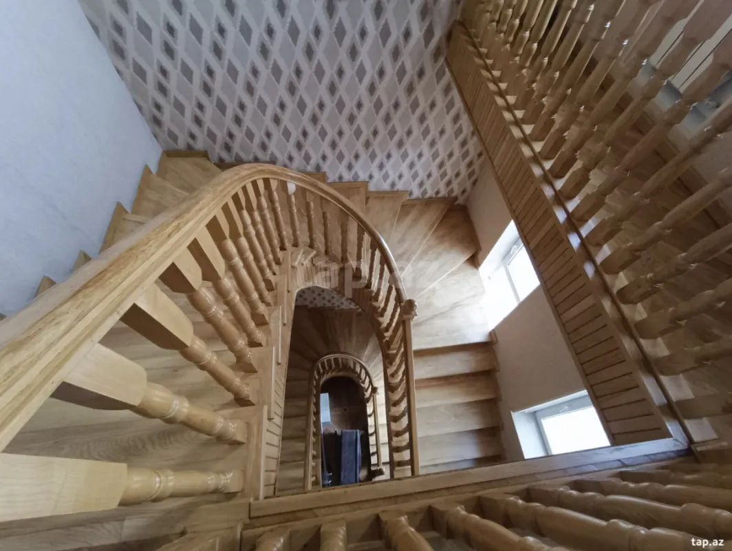 Satılır 7 otaqlı həyət evi