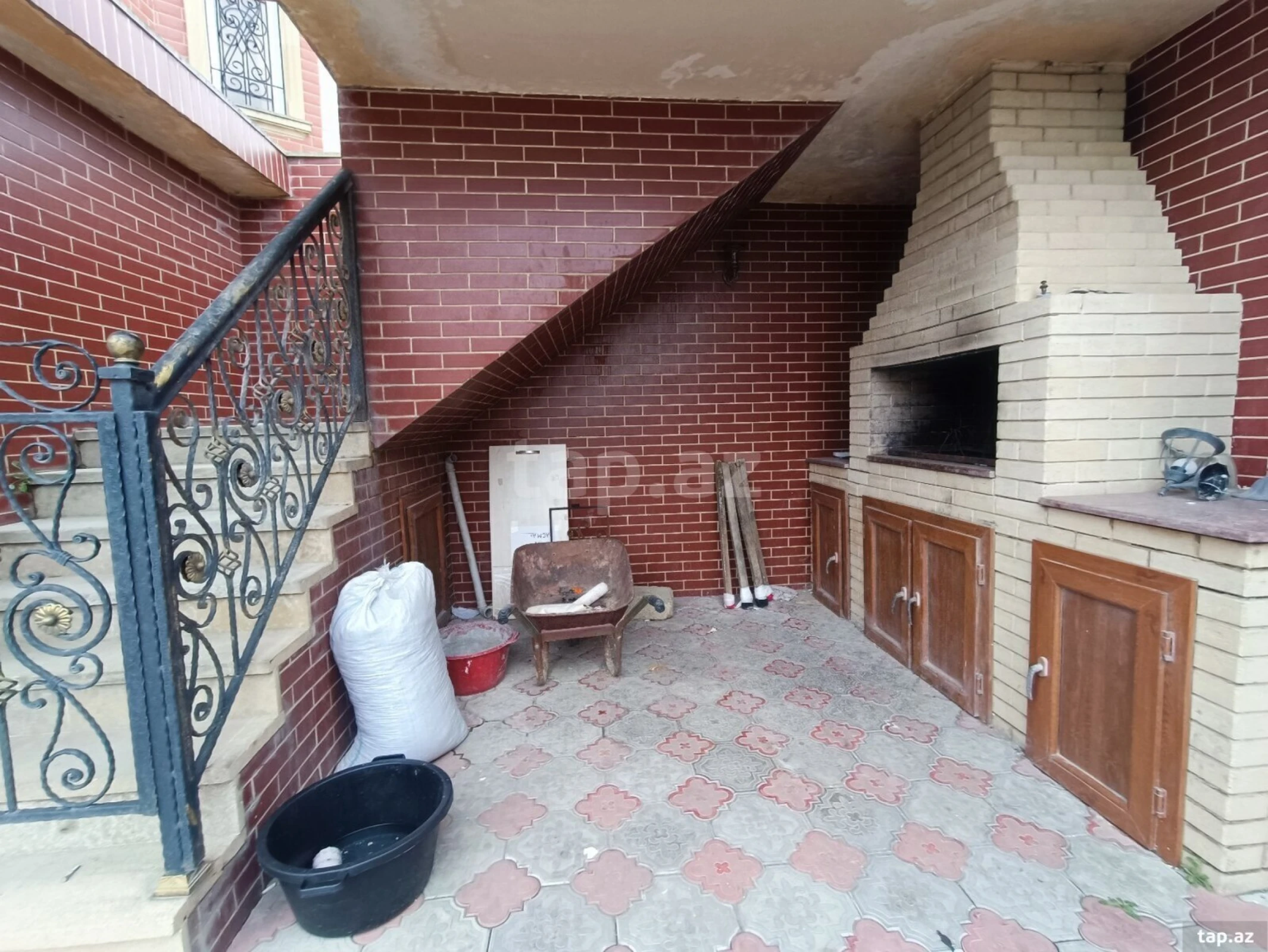 Satılır 7 otaqlı həyət evi