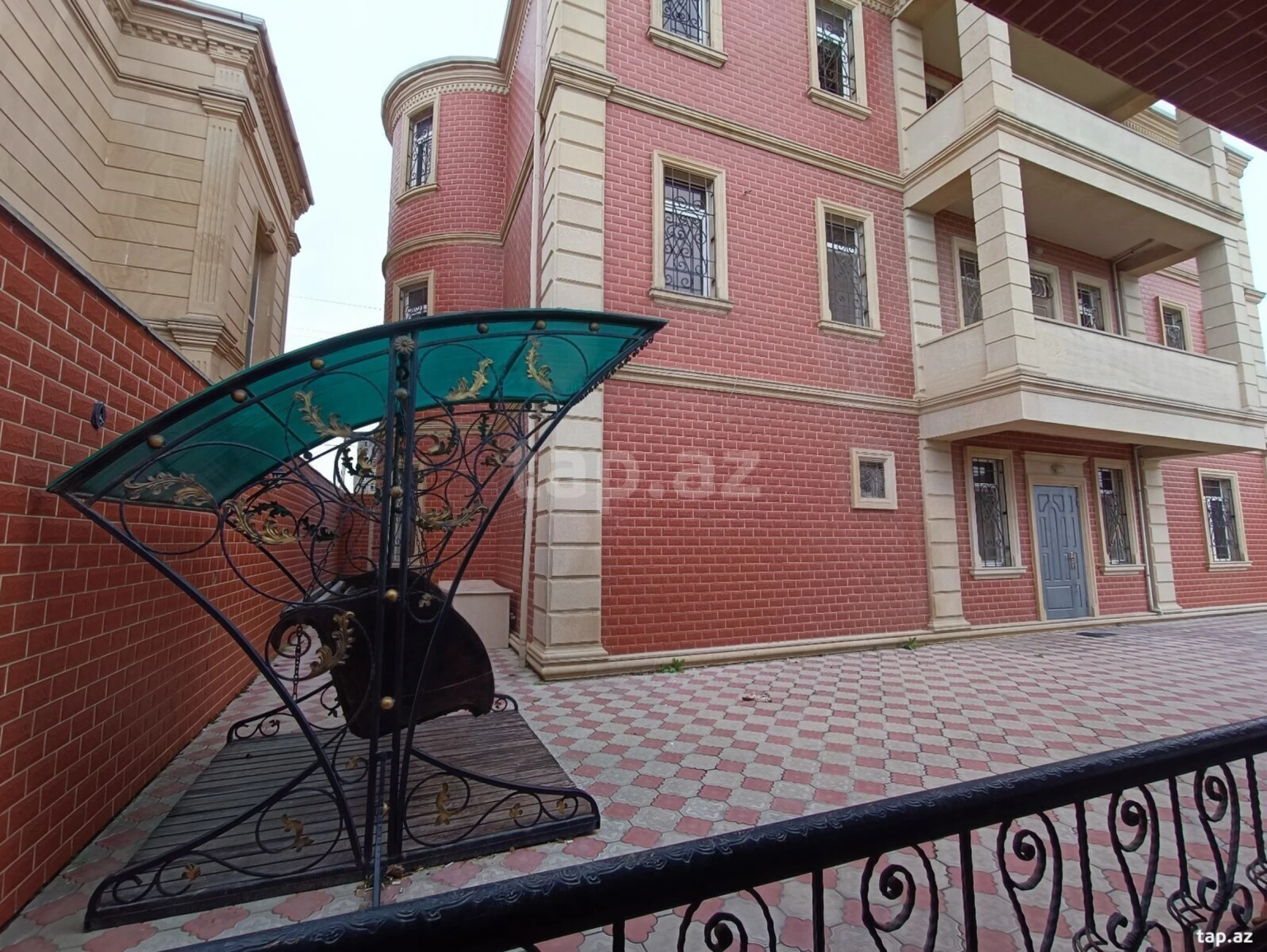 Satılır 7 otaqlı həyət evi