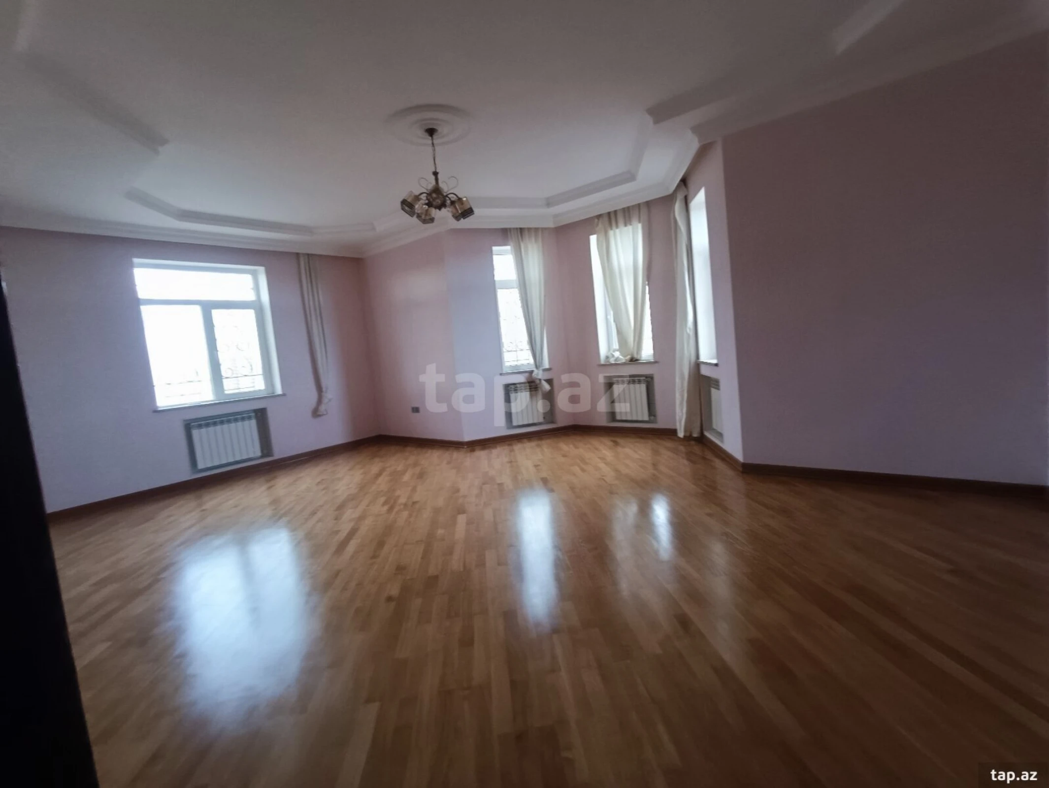 Satılır 7 otaqlı həyət evi