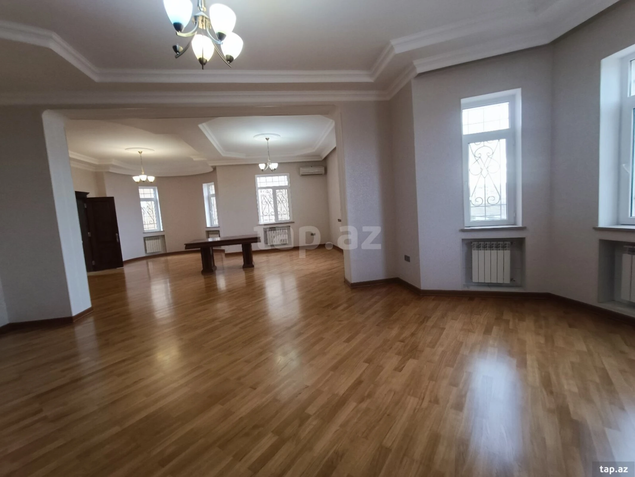 Satılır 7 otaqlı həyət evi