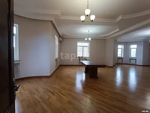 Satılır 7 otaqlı həyət evi