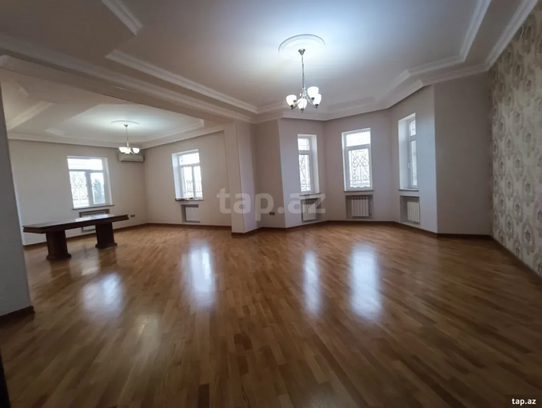 Satılır 7 otaqlı həyət evi