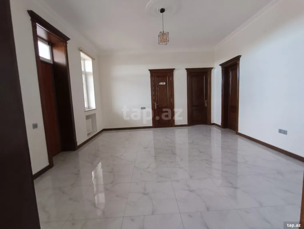 Satılır 7 otaqlı həyət evi