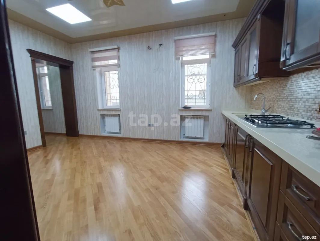 Satılır 7 otaqlı həyət evi