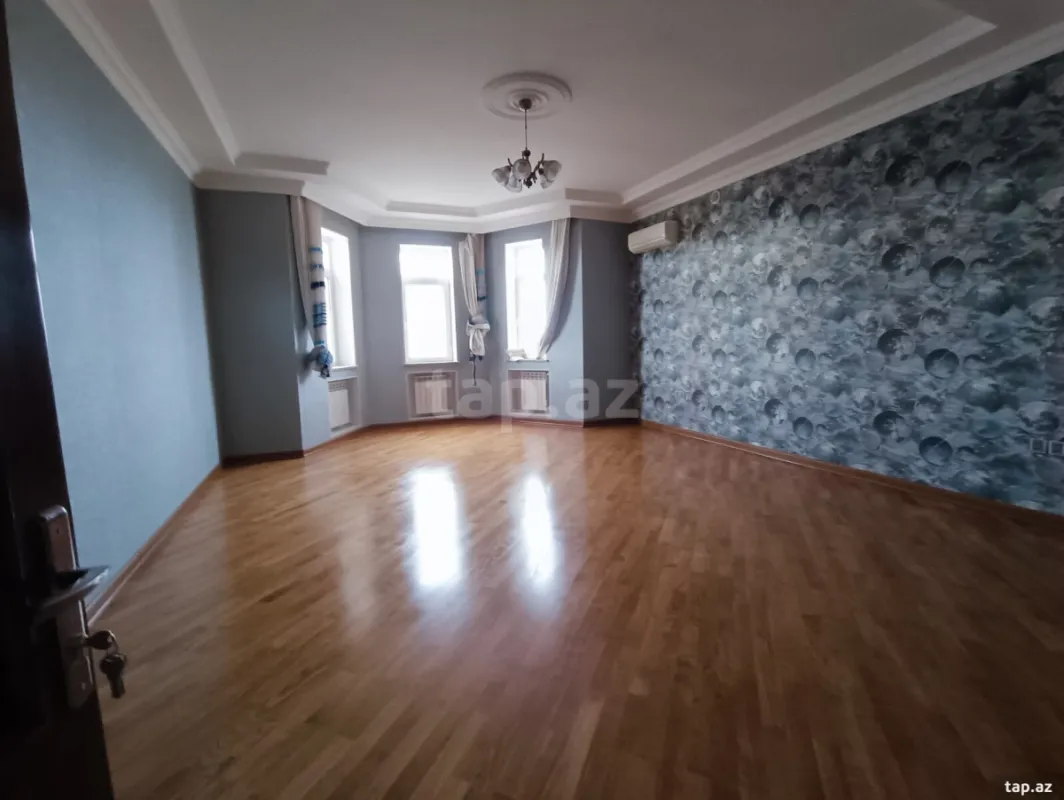 Satılır 7 otaqlı həyət evi