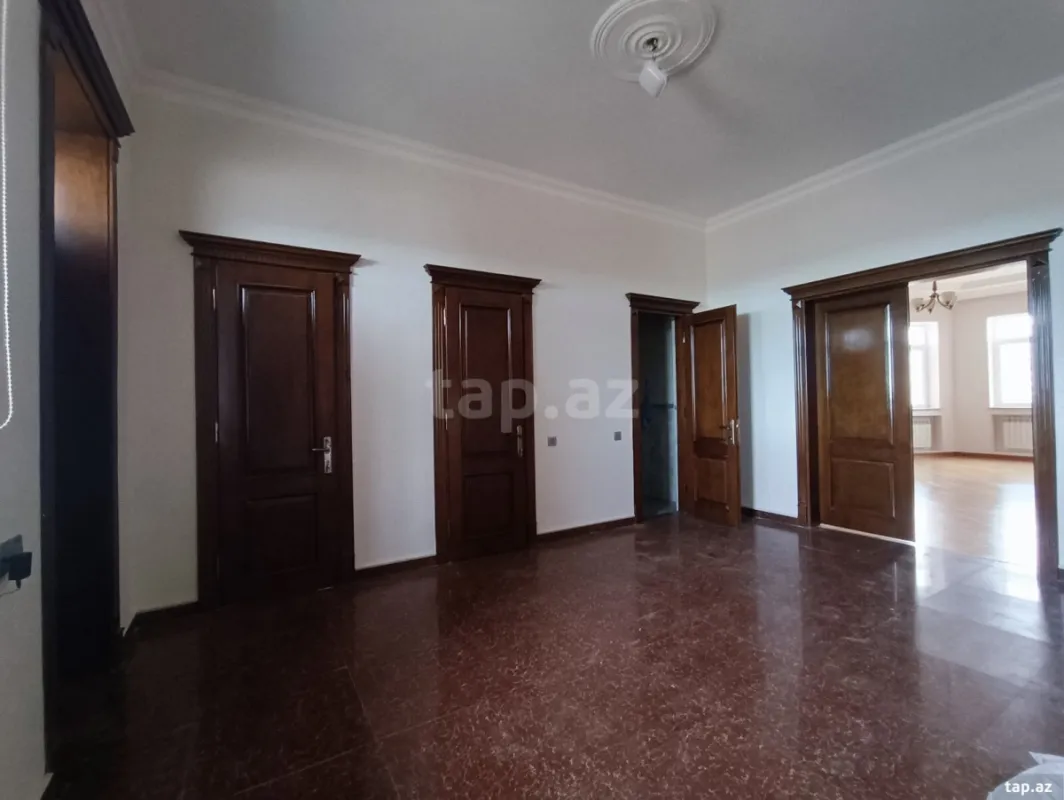 Satılır 7 otaqlı həyət evi