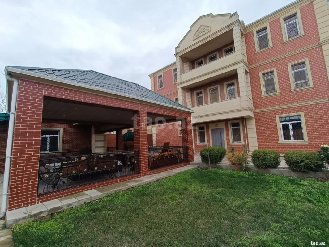Satılır 7 otaqlı həyət evi