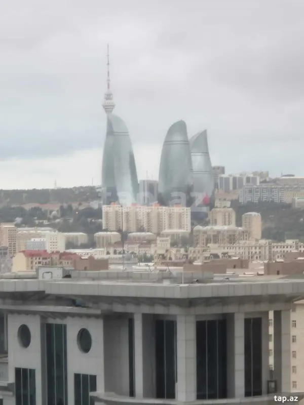 Kirayə verilir 3 otaqlı yeni tikili 120 m²