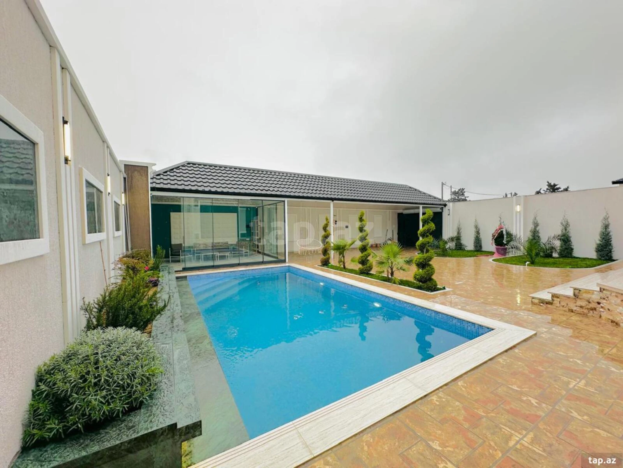 Satılır 4 otaqlı həyət evi