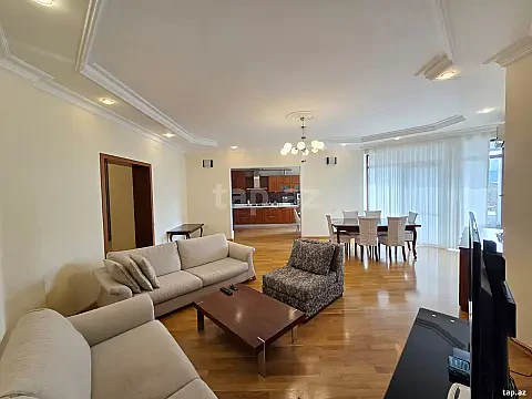 Kirayə verilir 4 otaqlı yeni tikili 250 m² — Bakı 4 otaq 250.00 m²