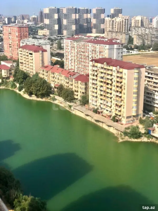 Satılır 5 otaqlı mənzil 250 m²