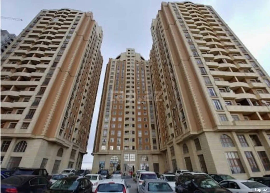 Satılır 3 otaqlı yeni tikili 120 m²