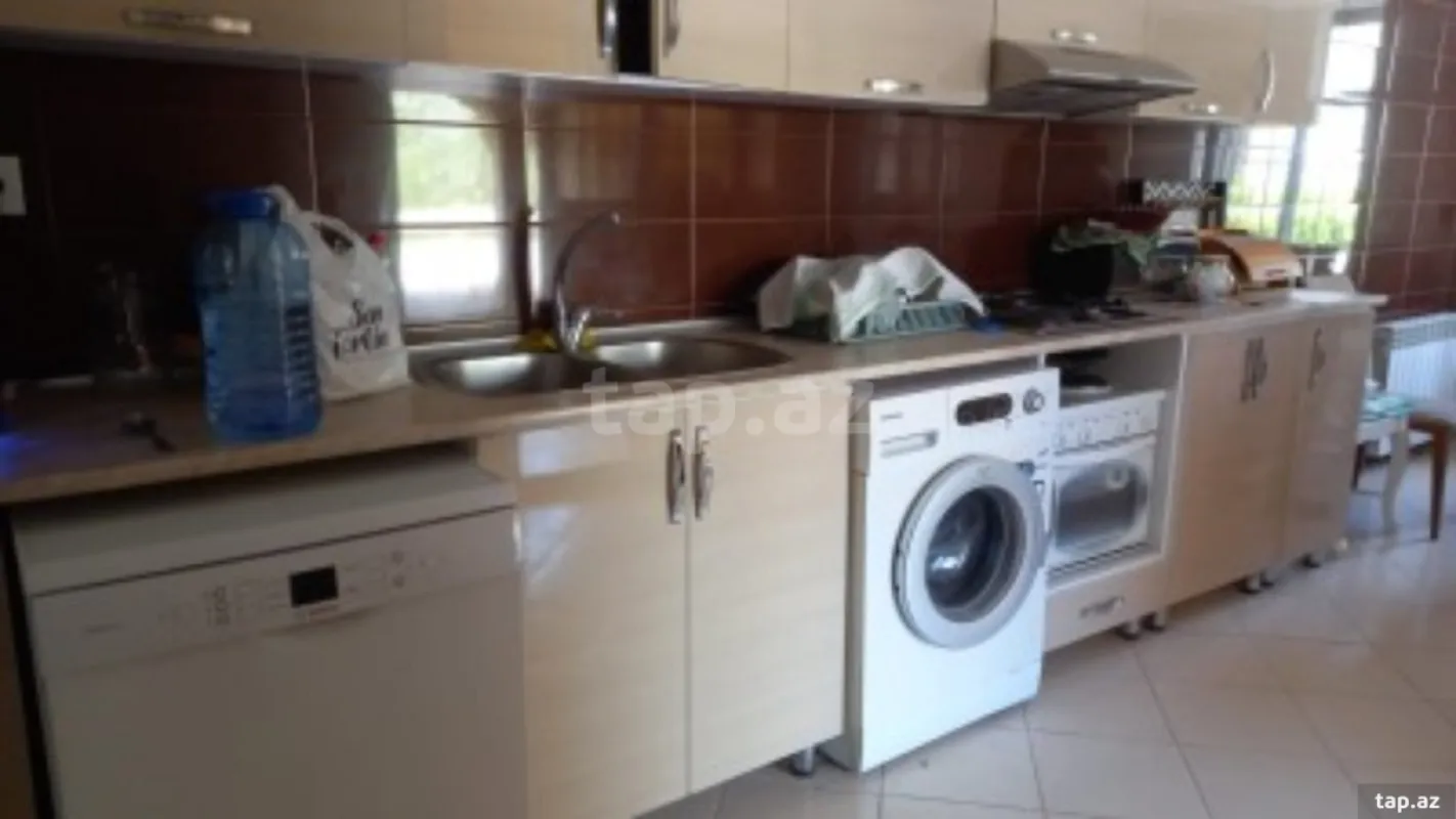 Satılır 5 otaqlı həyət evi