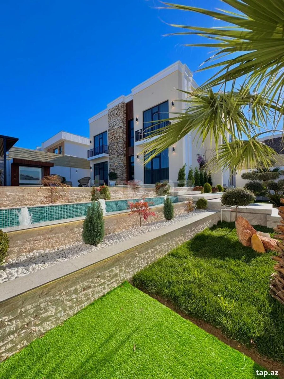 Satılır 5 otaqlı həyət evi