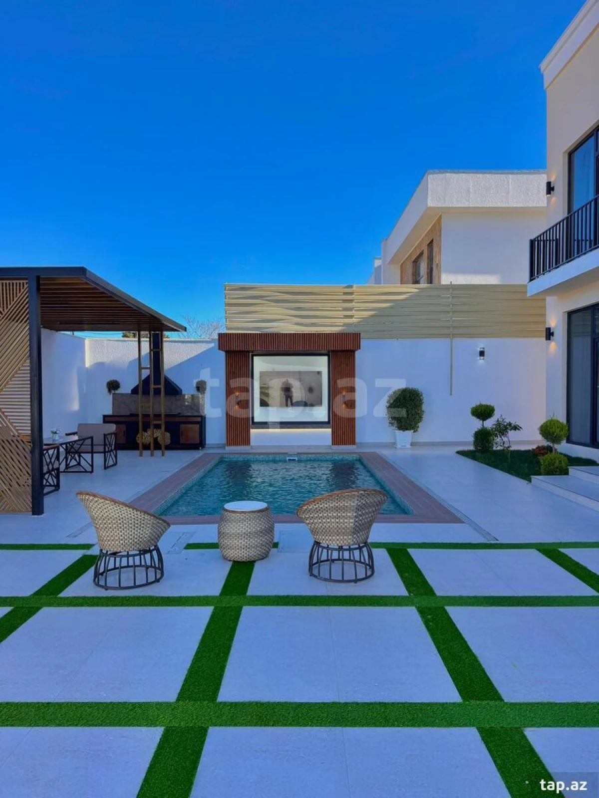 Satılır 5 otaqlı həyət evi