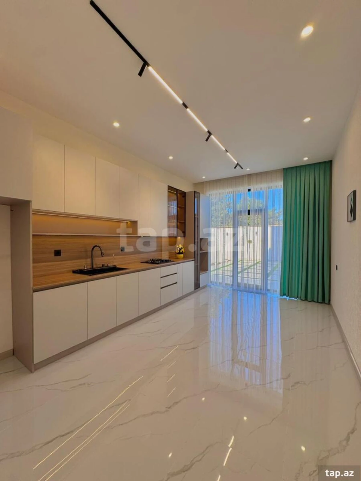 Satılır 5 otaqlı həyət evi