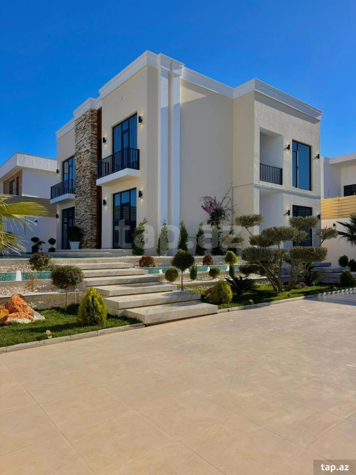 Satılır 5 otaqlı həyət evi