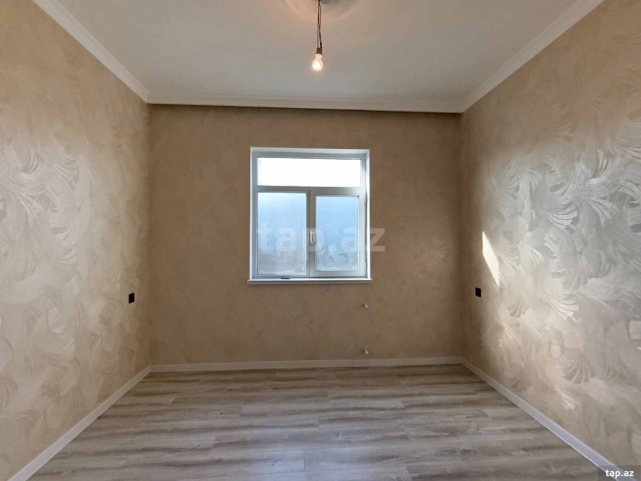 Satılır 6 otaqlı həyət evi