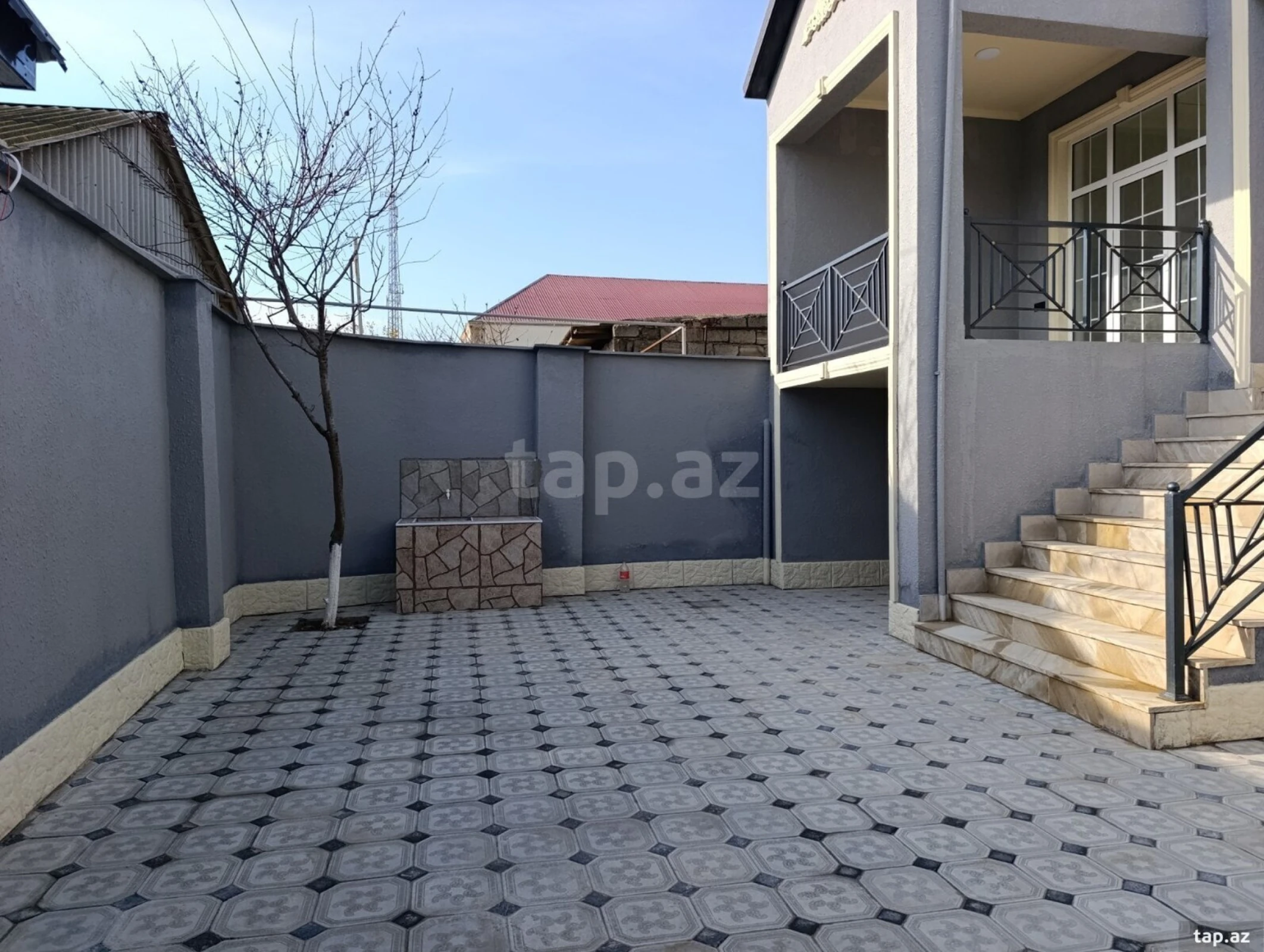 Satılır 6 otaqlı həyət evi