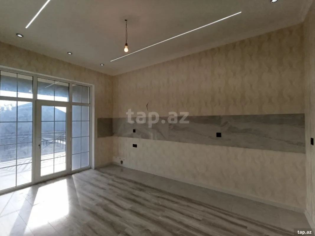 Satılır 6 otaqlı həyət evi