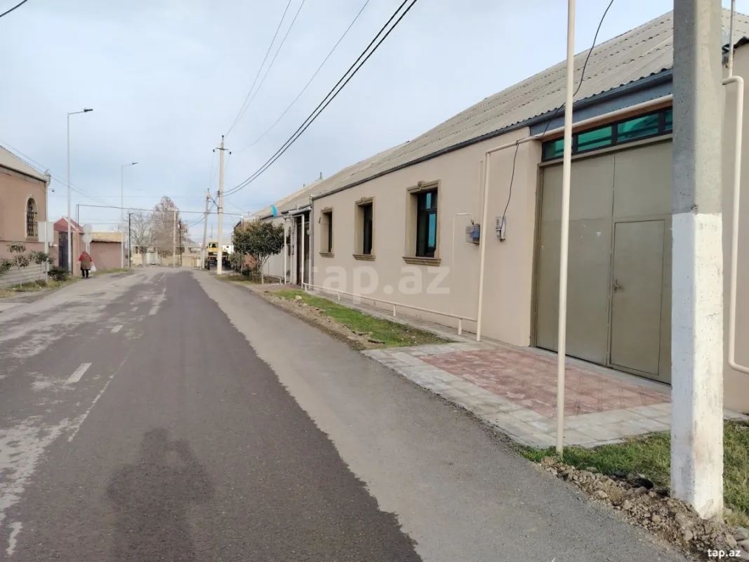 Satılır 5 otaqlı həyət evi