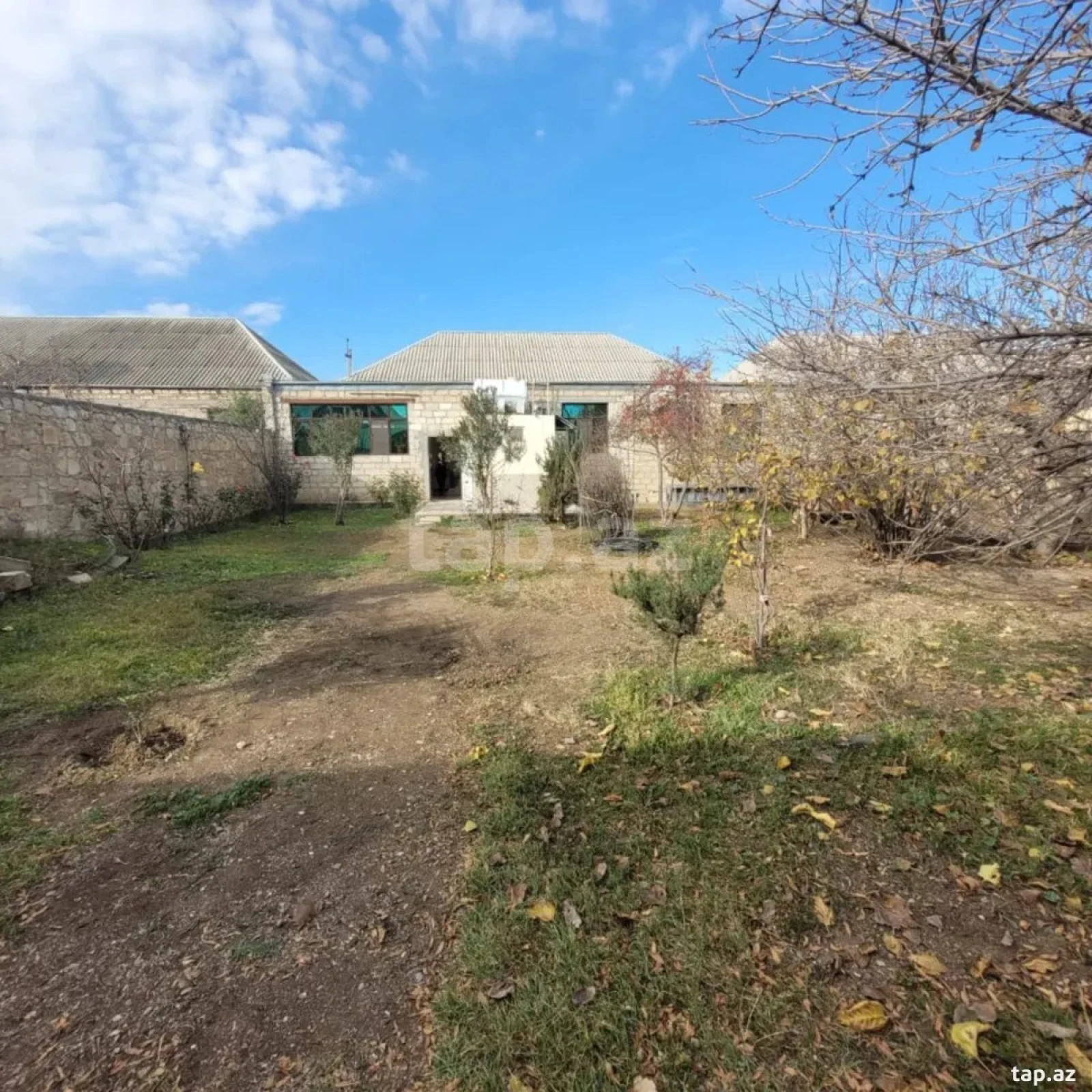 Satılır 5 otaqlı həyət evi
