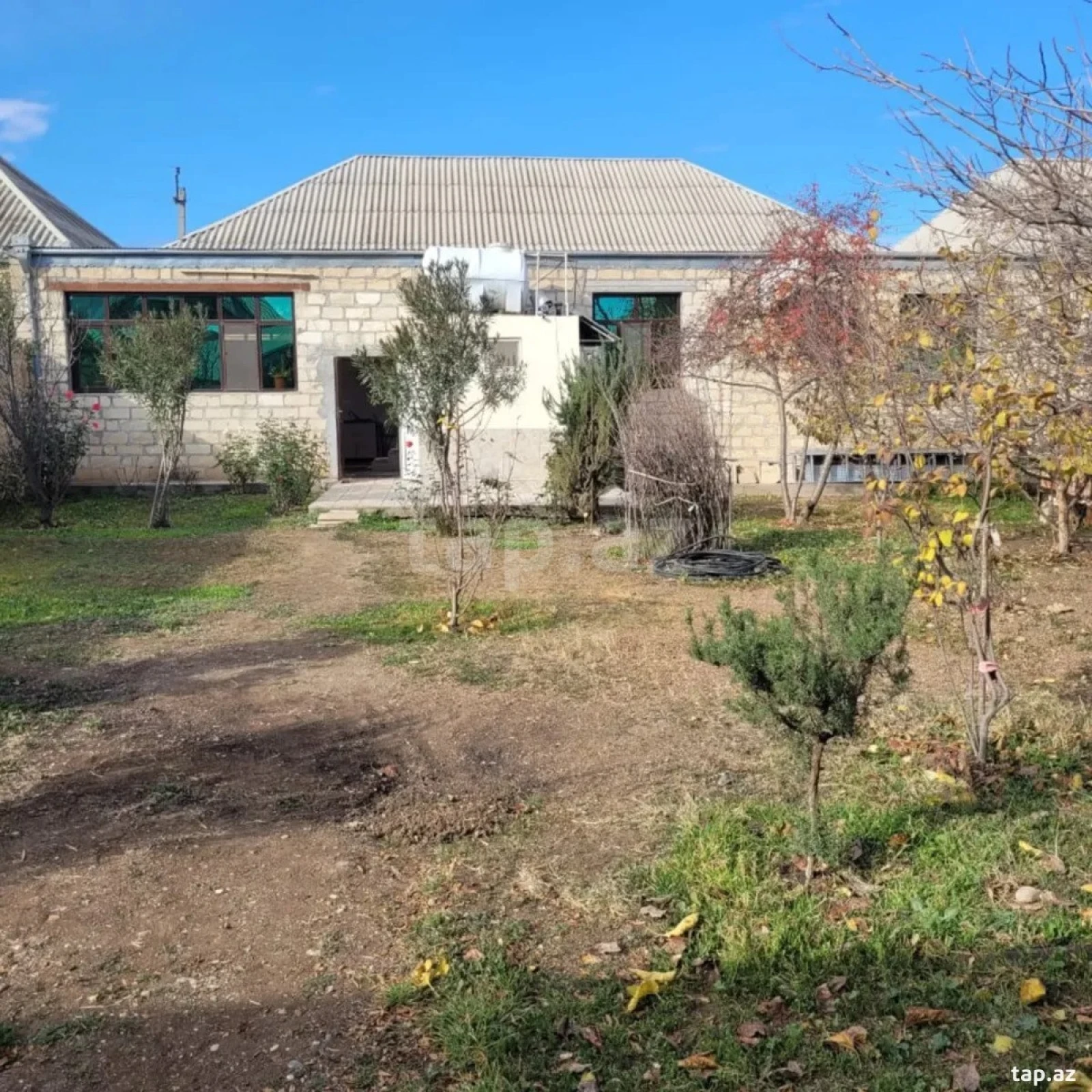 Satılır 5 otaqlı həyət evi