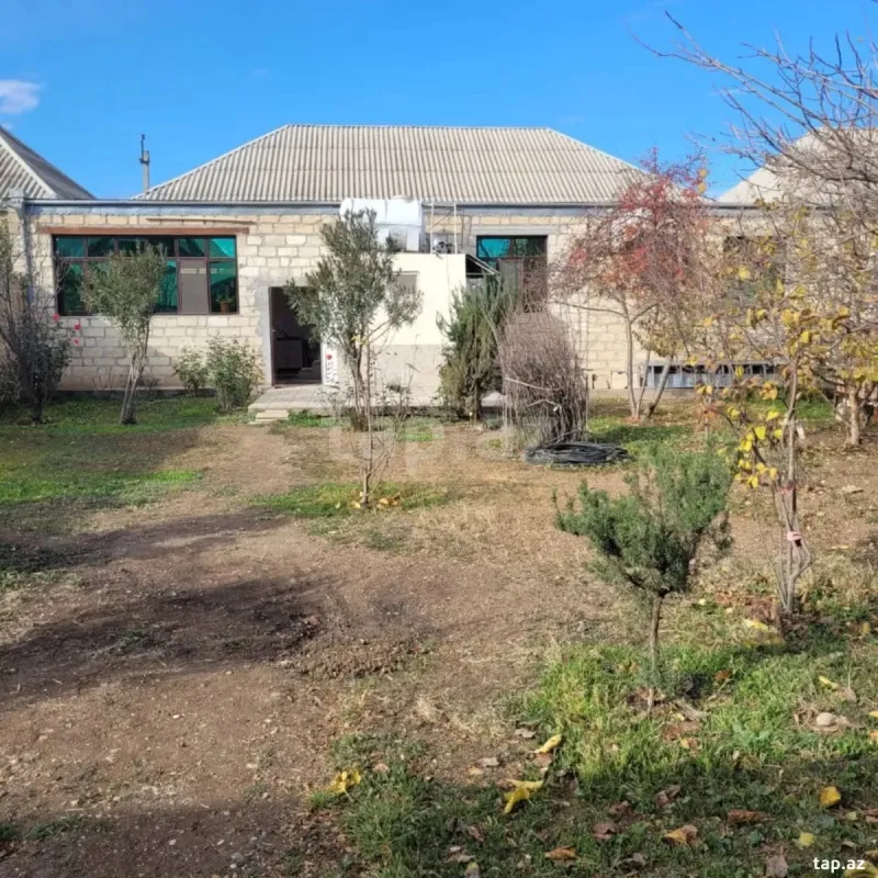 Satılır 5 otaqlı həyət evi