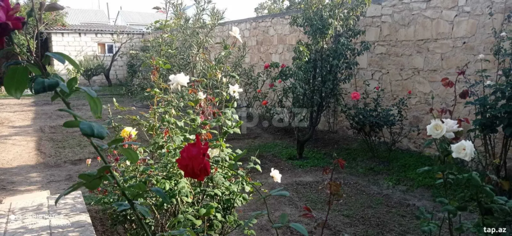 Satılır 5 otaqlı həyət evi